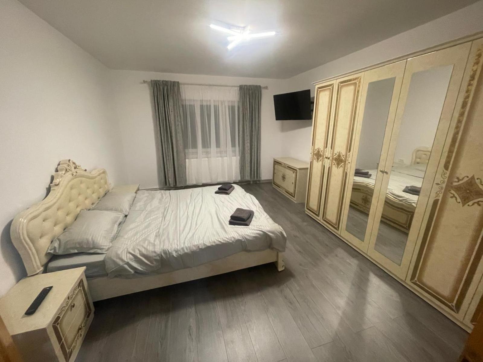 Apartament Zărneşti Esterno foto